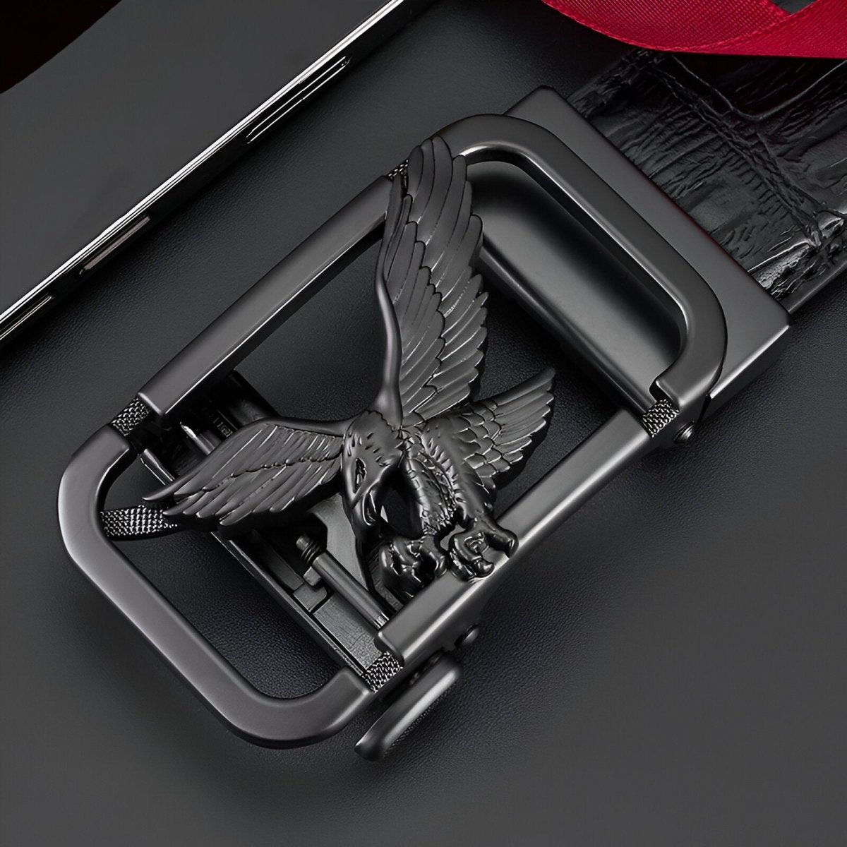 Ceinture cuir aspect crocodile, à boucle aigle, pour homme, modèle Dael - La Boutique de la Ceinture