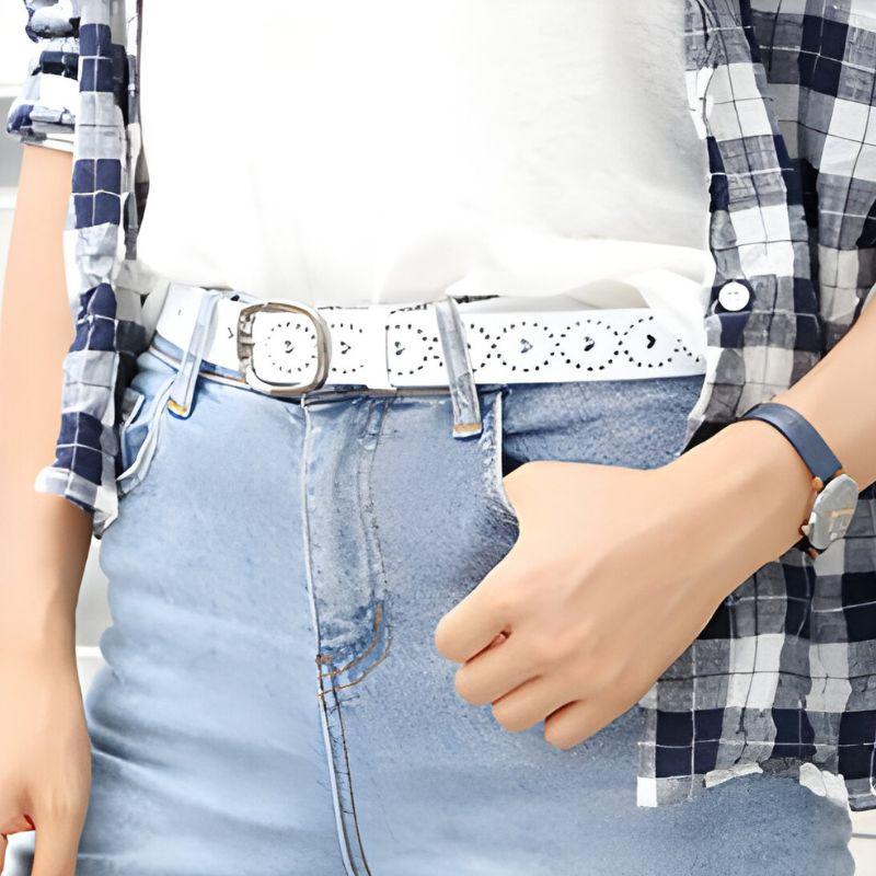 Ceinture en cuir ajouré pour femme motifs coeurs et boucle fleurs, modèle Talma