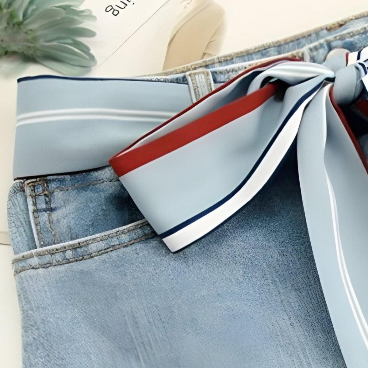 Ceinture foulard bleu, à lignes fines, modèle Mestre - La Boutique de la Ceinture