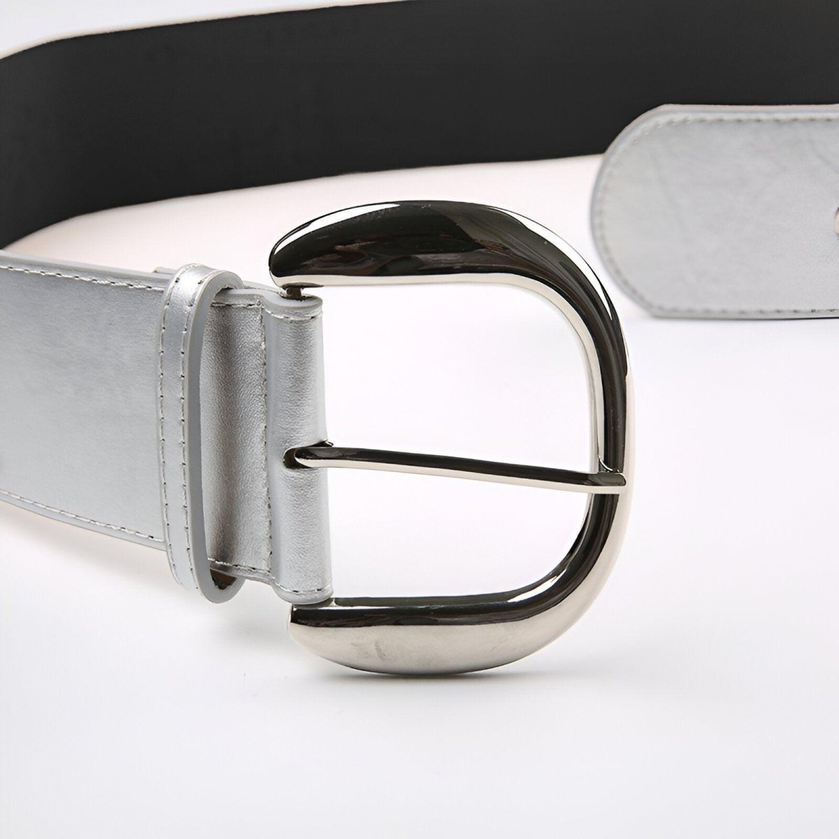 Ceinture large argentée à rivets, modèle Illona - La Boutique de la Ceinture