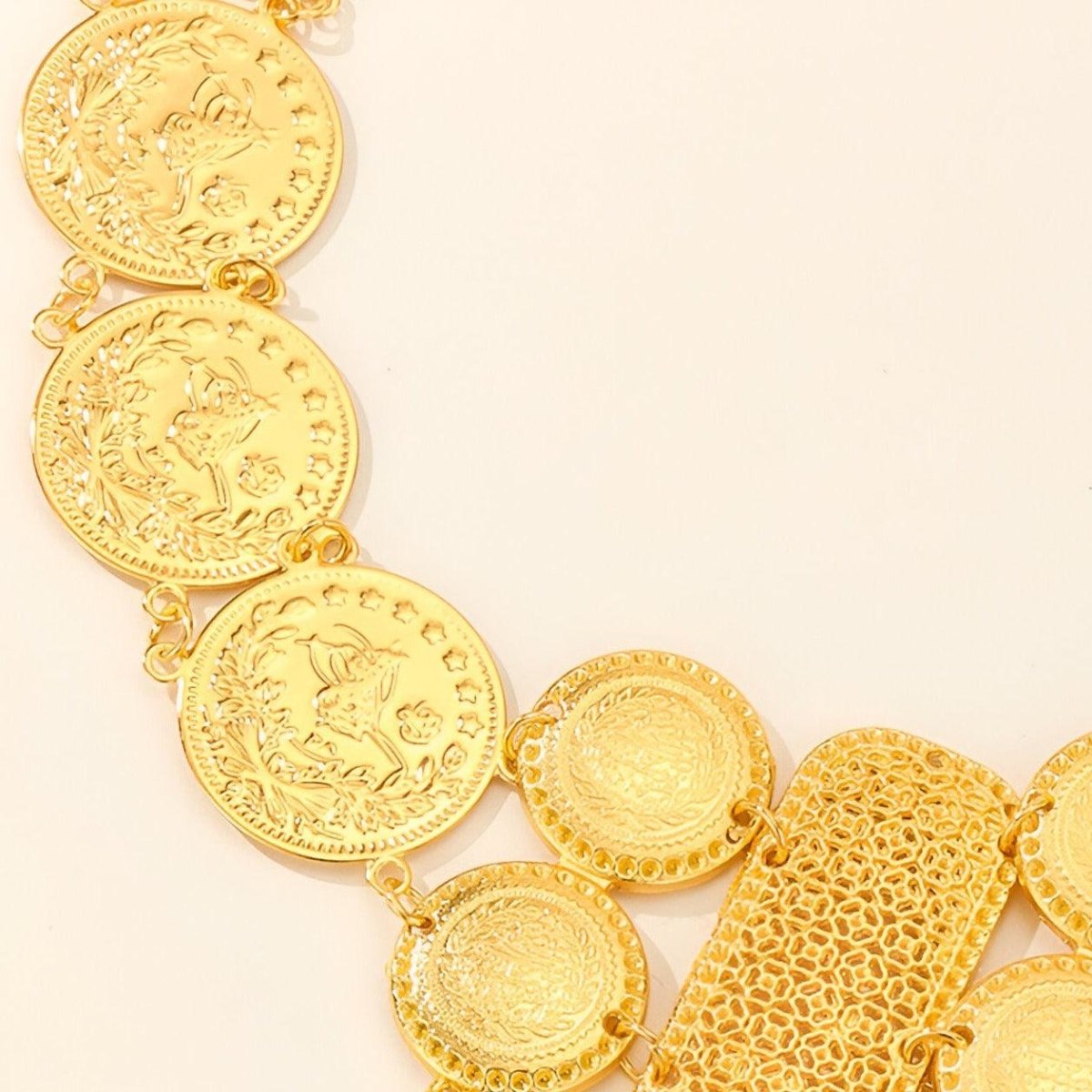 Ceinture marocaine alternant médaillons et plaquettes dorées avec pendentifs, modèle Shanaz - La Boutique de la Ceinture