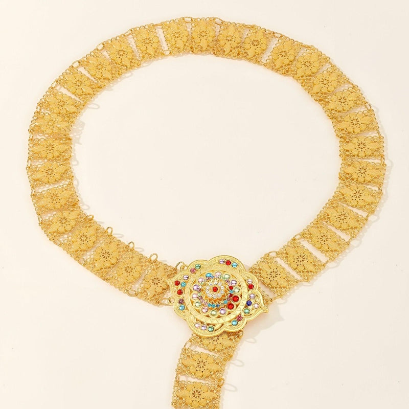 Ceinture marocaine avec bijou central multicolore à apparence florale, modèle Latifa