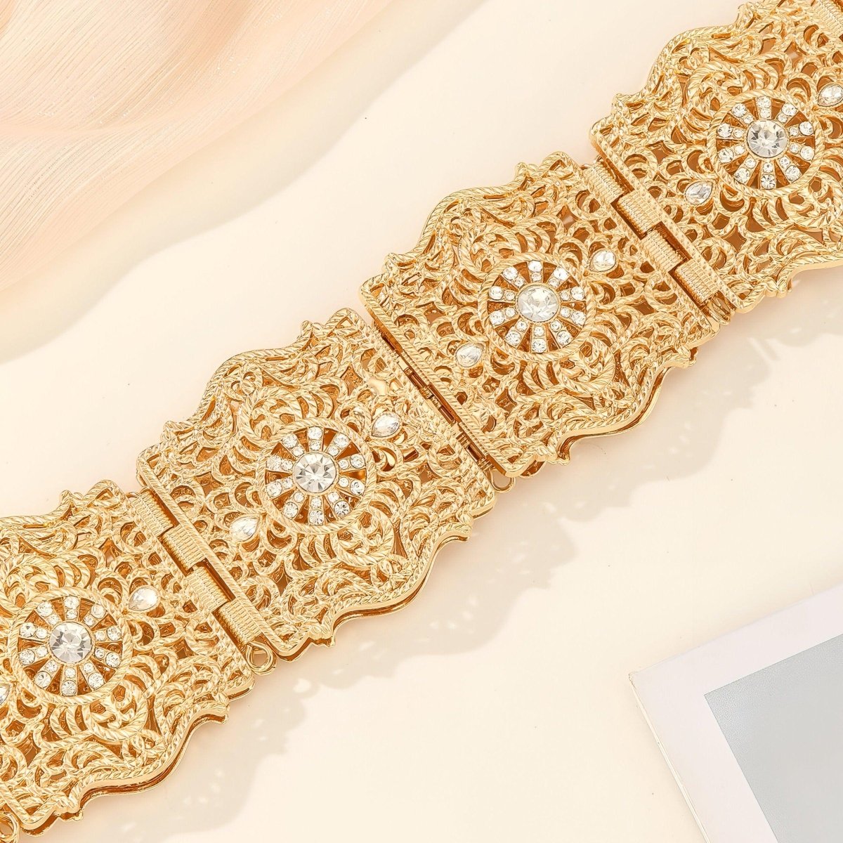 Ceinture marocaine avec ornement de diamants décoratifs, modèle Nadia - La Boutique de la Ceinture