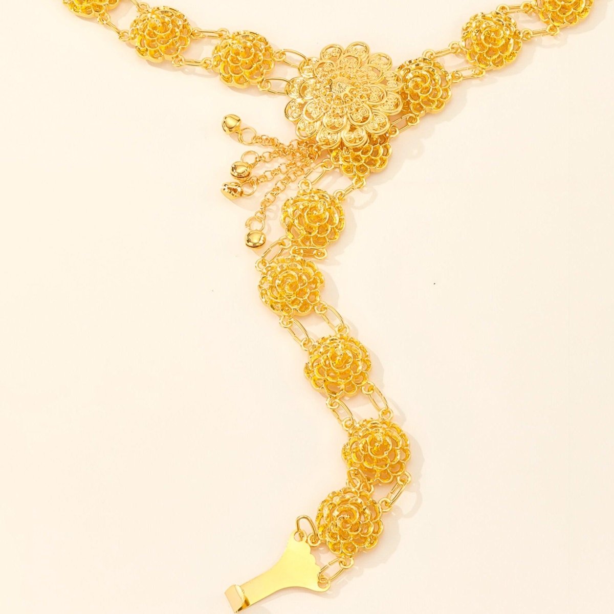 Ceinture marocaine dorée à designs floraux, modèle Reema - La Boutique de la Ceinture