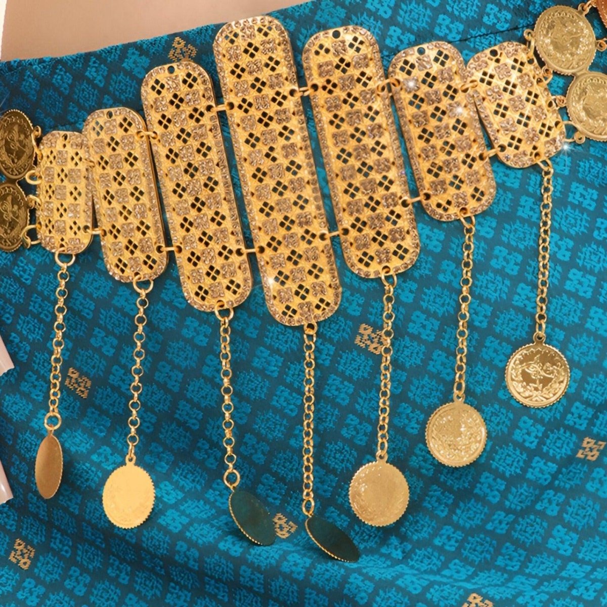 Ceinture marocaine dorée avec motifs carreaux et médaillons, modèle Heya - La Boutique de la Ceinture