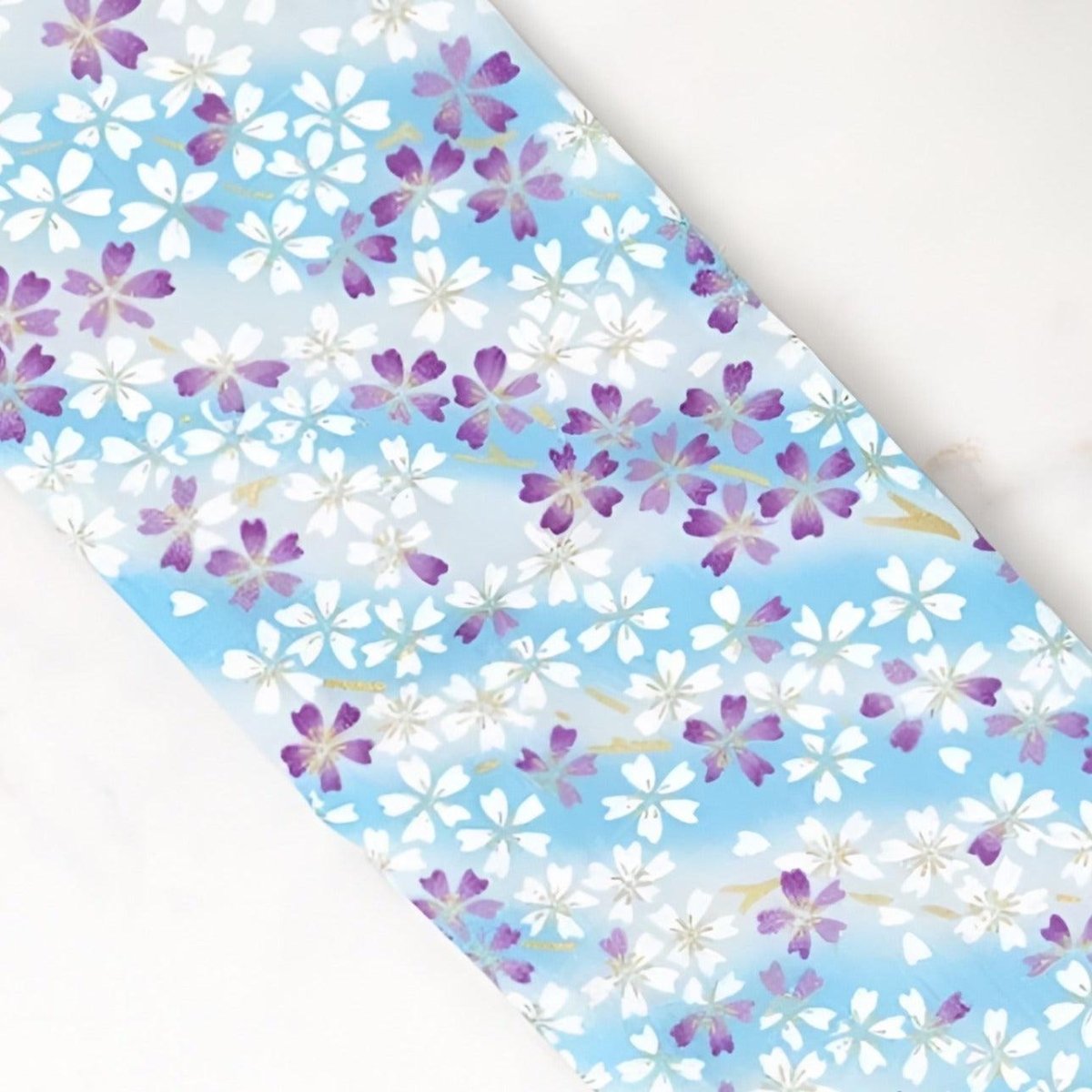 Ceinture Obi bleue à motifs fleurs de cerisier, modèle Araki - La Boutique de la Ceinture