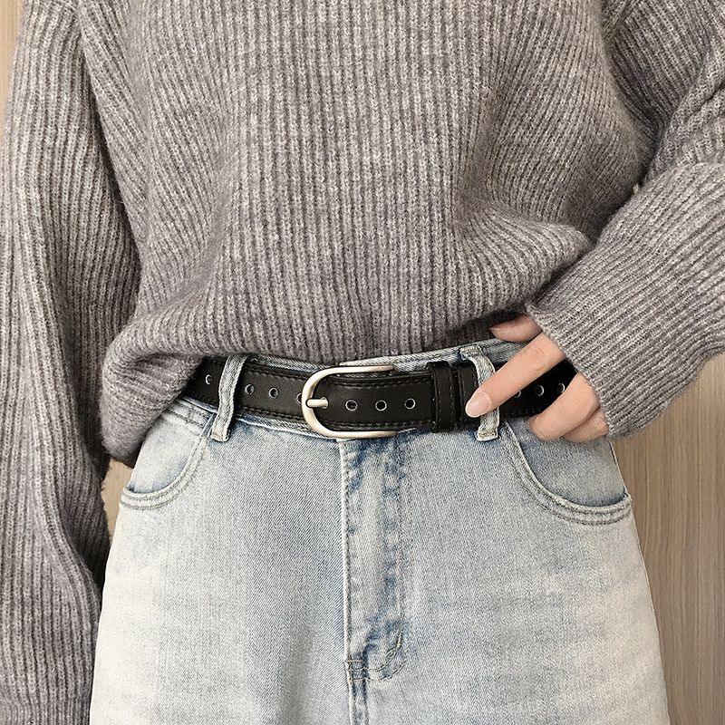 Ceinture perforée pour femme à boucle en U disponible en grande taille, modèle Tatiana