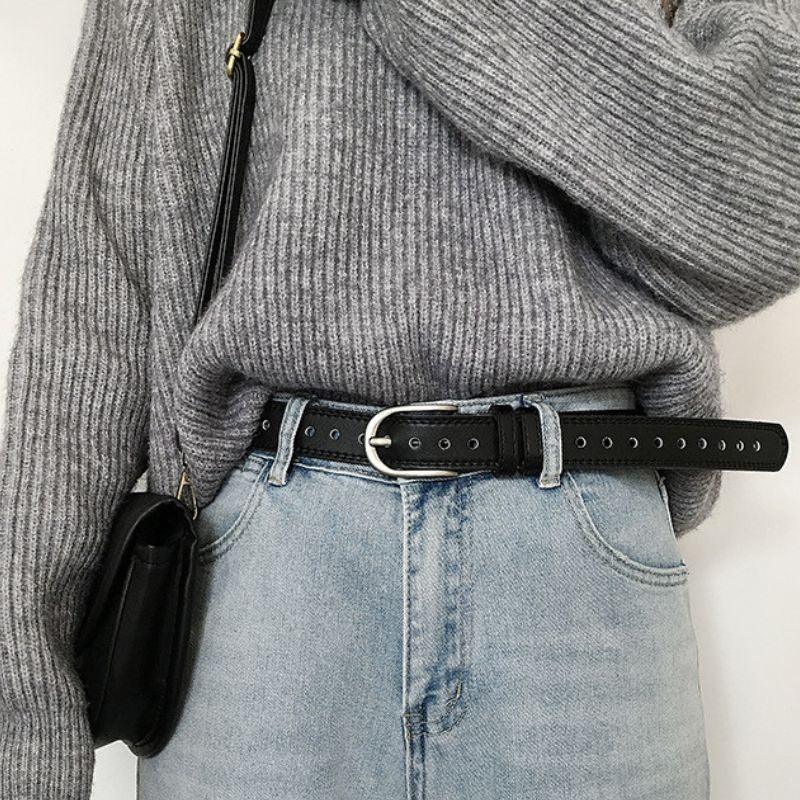 Ceinture perforée pour femme à boucle en U disponible en grande taille, modèle Tatiana