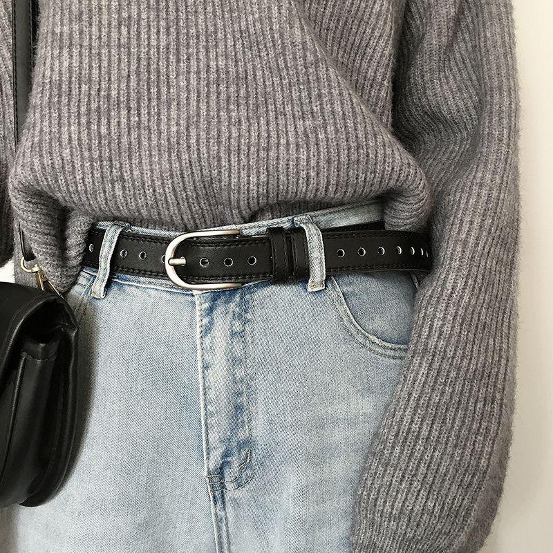 Ceinture perforée pour femme à boucle en U disponible en grande taille, modèle Tatiana