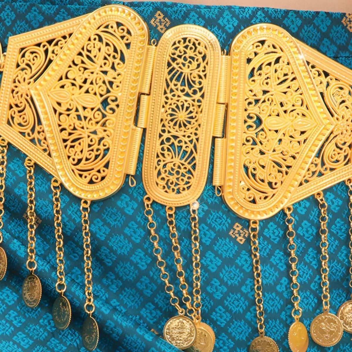 Ceinture marocaine avec pendentifs et médaillons à motifs, modèle Fiza - La Boutique de la Ceinture