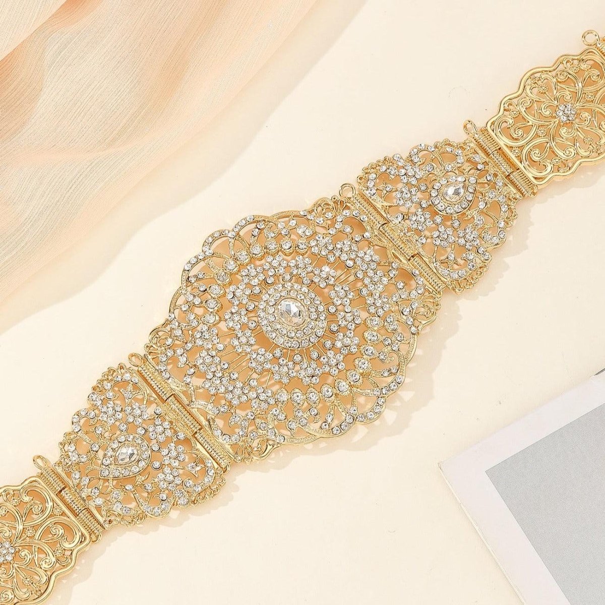 Ceinture marocaine dorée incrustée de strass à motifs diamants, modèle Asala - La Boutique de la Ceinture