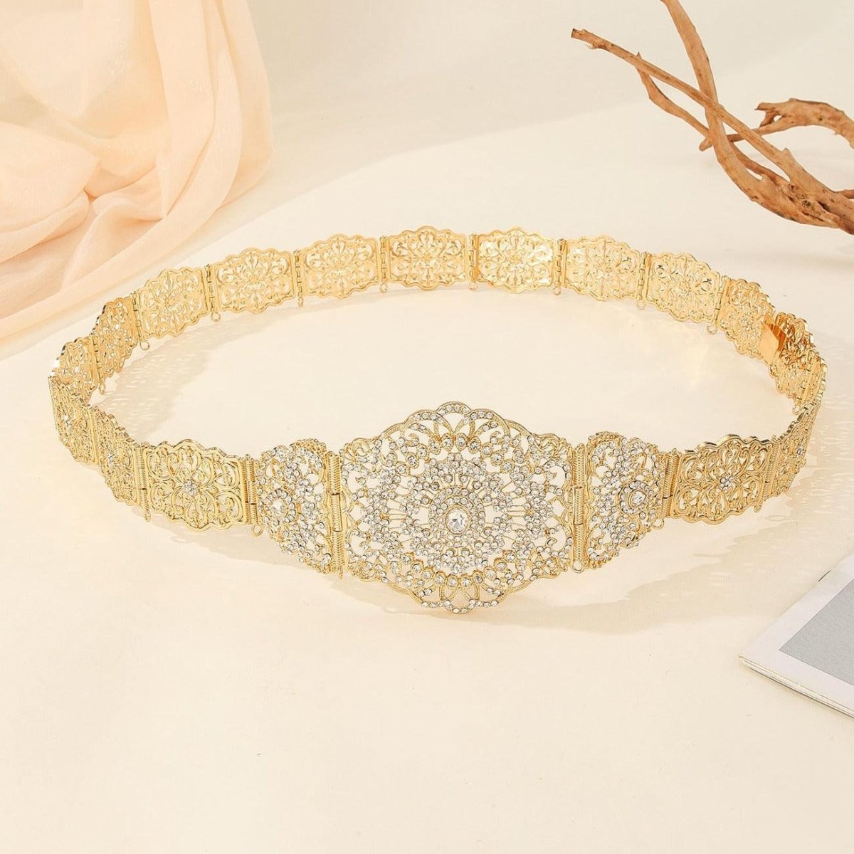 Ceinture marocaine dorée incrustée de strass à motifs diamants, modèle Asala - La Boutique de la Ceinture