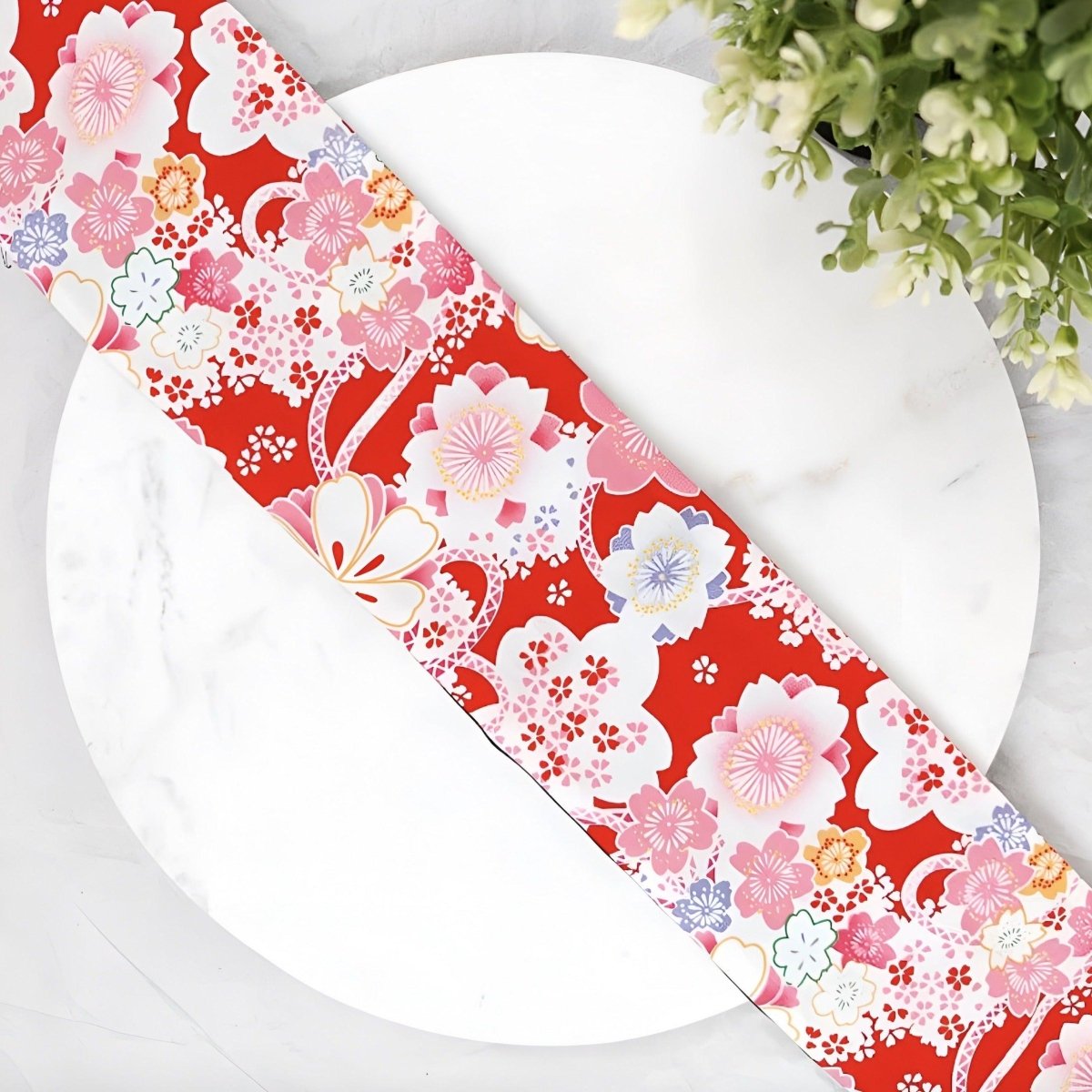 Ceinture Obi rouge à motifs fleurs japonaises, modèle Noya - La Boutique de la Ceinture